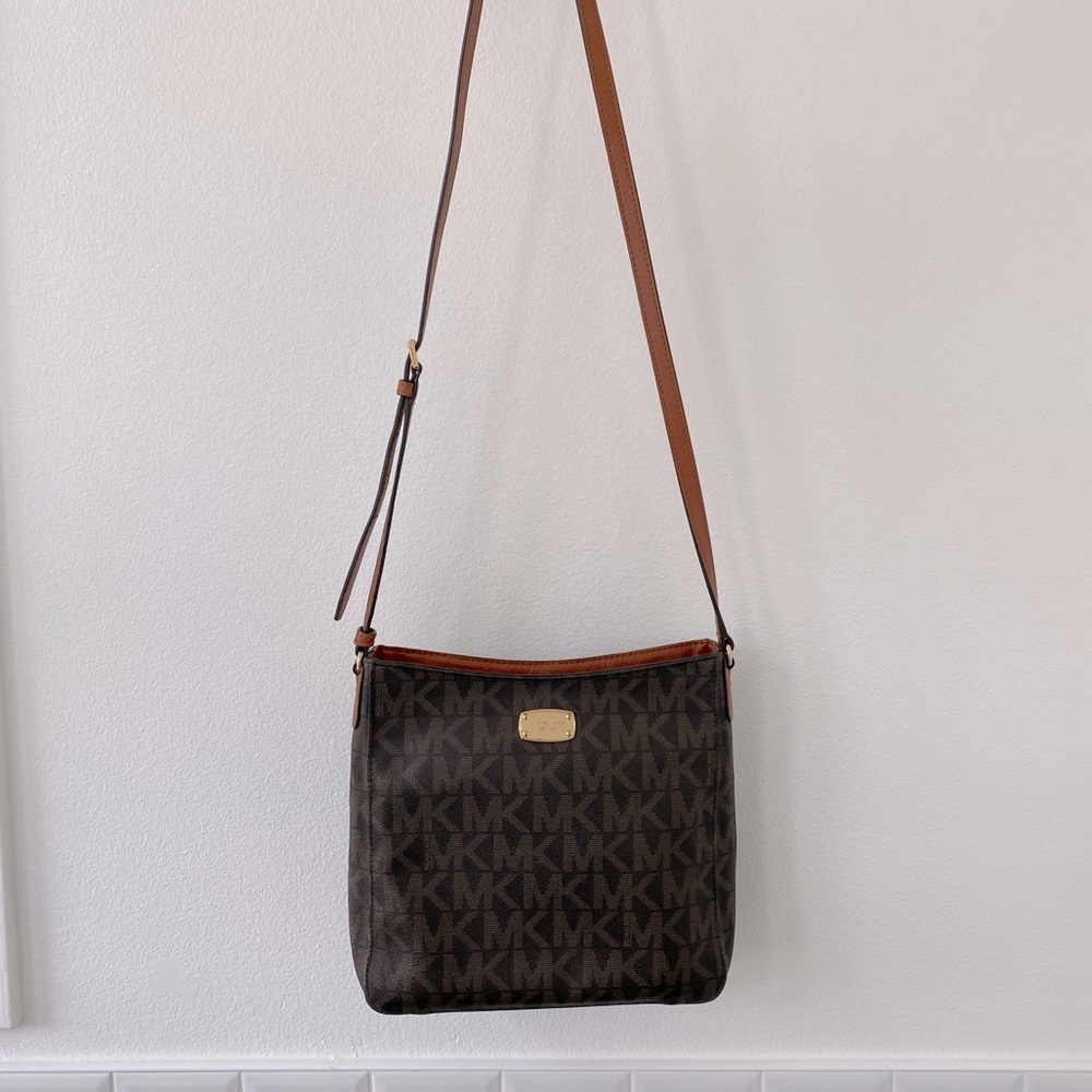 Michael Kors purse, excellent condition.